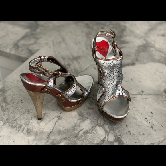Luichiny silver high platform sandals - Picture 2 of 3